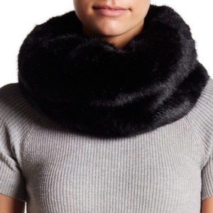 NWOT Banana Republic Faux Fur Black Snuff Scarf Neck Warmer